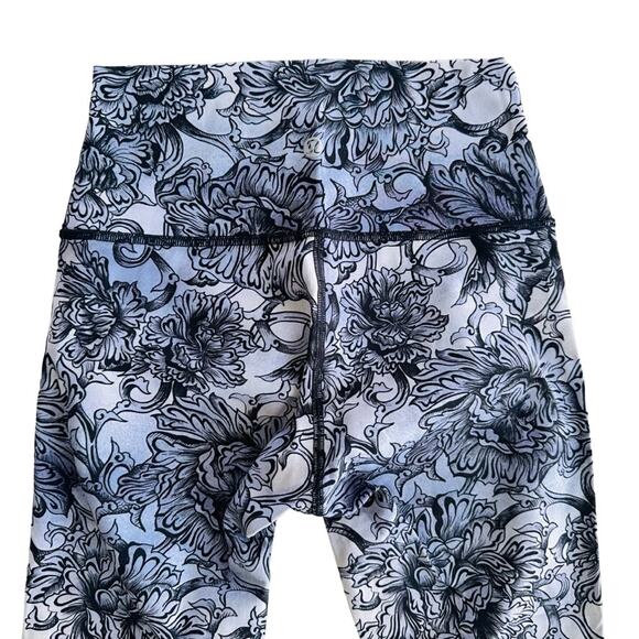 Lululemon Wunder Under Crop Size 4 Hi-Rise 21" Hanakotoba Starlight Purple Black - Picture 4 of 6